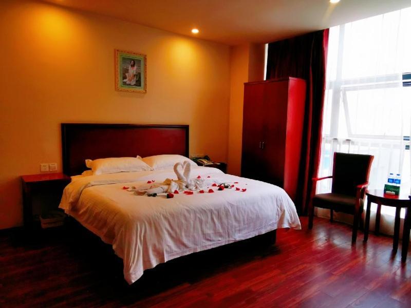 Greentree Inn Sichuan Chengdu Chongzhou Shiji Avenue Longteng Decorative City Business Hotel المظهر الخارجي الصورة